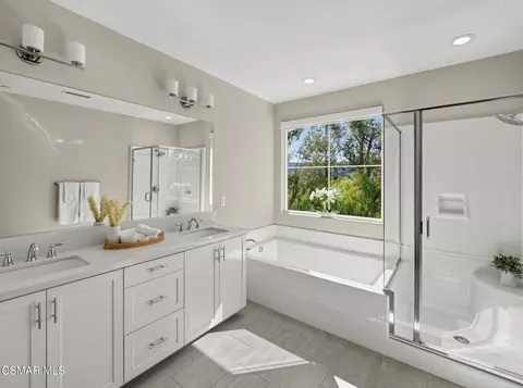 Bath - 242 Morro Way #2, Simi Valley, CA 93065 photo 2 of 6