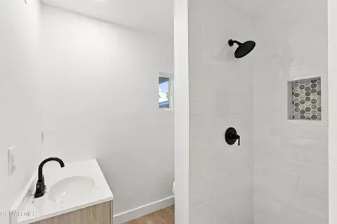 Bath - 14270 Pierce St, Arleta, CA 91331 photo 1 of 3