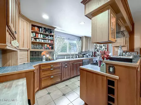 Kitchen - 1772 Regent St, Camarillo, CA 93010 photo 2 of 3