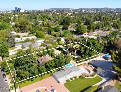22722 Erwin St, Woodland Hills, CA 91367