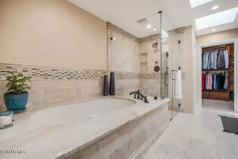 Bath - 700 Oak Shadow View Pl, Newbury Park, CA 91320 photo 2 of 4