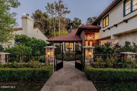 Exterior - 700 Oak Shadow View Pl, Newbury Park, CA 91320 photo 2 of 11