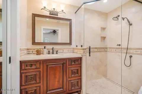 Bath - 700 Oak Shadow View Pl, Newbury Park, CA 91320 photo 4 of 4