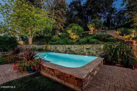Exterior - 700 Oak Shadow View Pl, Newbury Park, CA 91320 photo 5 of 11