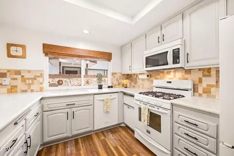 Kitchen - 2843 Zapata Ct, Simi Valley, CA 93063 photo 4 of 6