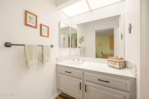 Bath - 2843 Zapata Ct, Simi Valley, CA 93063 photo 1 of 3