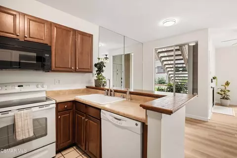 Kitchen - 2456 Pleasant Way #E, Thousand Oaks, CA 91362 photo 1 of 2