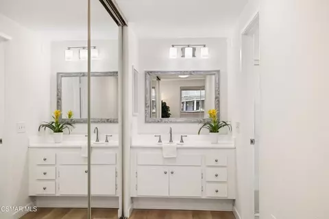 Bath - 2456 Pleasant Way #E, Thousand Oaks, CA 91362 photo 1 of 3