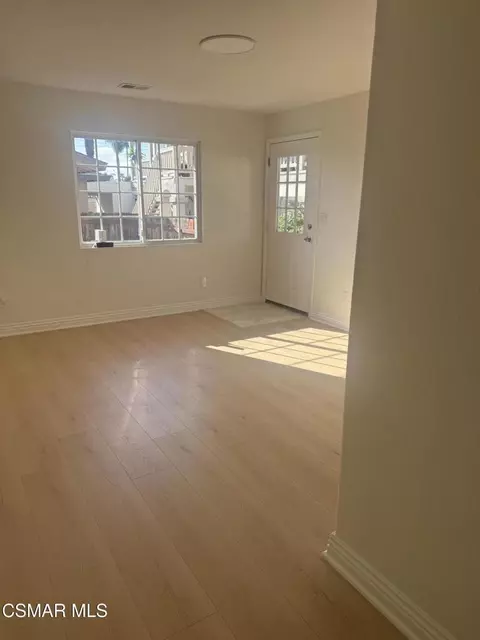 Living - 621 E St, Oxnard, CA 93030 photo 1 of 1