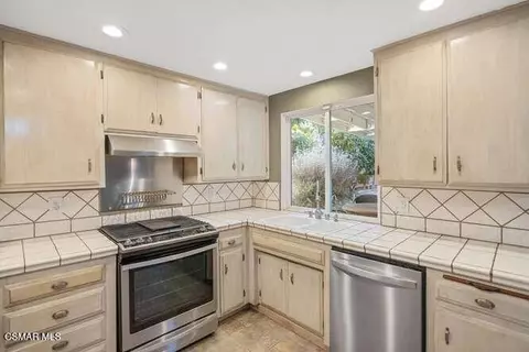Kitchen - 807 Talbert Ave, Simi Valley, CA 93065 photo 2 of 3