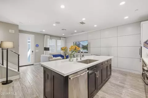 19546 Cardigan Dr, Northridge, CA 91324