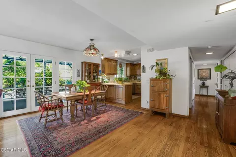Dining - 1082 La Cresta Dr, Thousand Oaks, CA 91362 photo 4 of 6