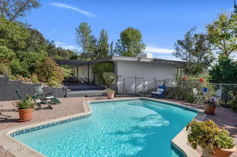 Exterior - 1082 La Cresta Dr, Thousand Oaks, CA 91362 photo 5 of 14