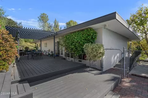 Exterior - 1082 La Cresta Dr, Thousand Oaks, CA 91362 photo 4 of 14