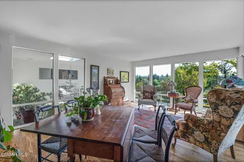 Dining - 1082 La Cresta Dr, Thousand Oaks, CA 91362 photo 3 of 6