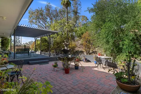 Exterior - 1082 La Cresta Dr, Thousand Oaks, CA 91362 photo 9 of 14