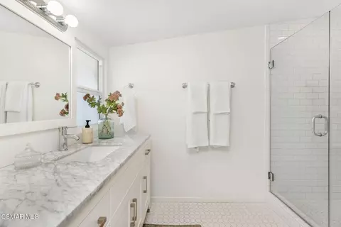Bath - 6348 Beeman Ave, Valley Glen, CA 91606 photo 1 of 4
