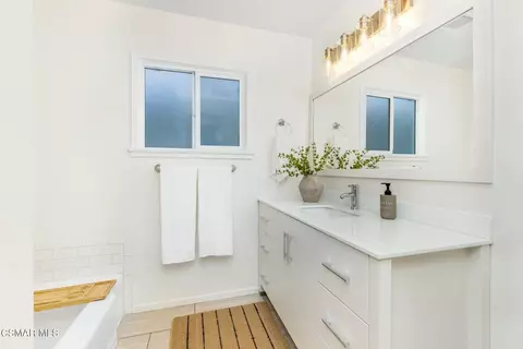 Bath - 6348 Beeman Ave, Valley Glen, CA 91606 photo 3 of 4