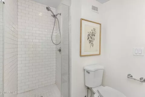 Bath - 6348 Beeman Ave, Valley Glen, CA 91606 photo 2 of 4