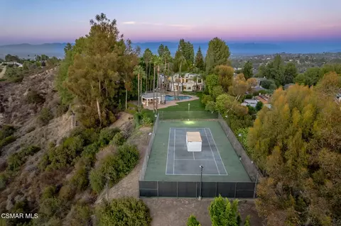 19808 Sleepyhollow Ln, Tarzana, CA 91356
