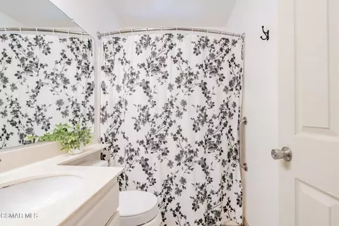 Bath - 12976 E Mesa Verde Dr, Moorpark, CA 93021 photo 3 of 3