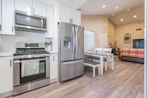 Kitchen - 12976 E Mesa Verde Dr, Moorpark, CA 93021 photo 4 of 6