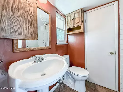 Bath - 1191 Roldan Ave, Simi Valley, CA 93065 photo 1 of 5