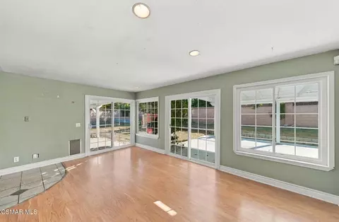 Living - 2642 Gates Pl, Simi Valley, CA 93065 photo 4 of 7