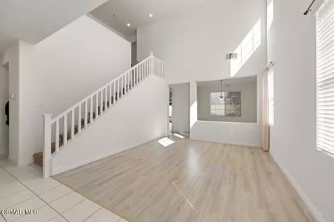 Living - 884 Aloe Ln, Simi Valley, CA 93065 photo 1 of 4