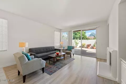 Living - 884 Aloe Ln, Simi Valley, CA 93065 photo 3 of 4