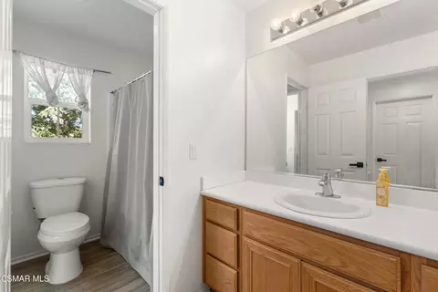Bath - 957 Entrada Dr, Oxnard, CA 93030 photo 2 of 3