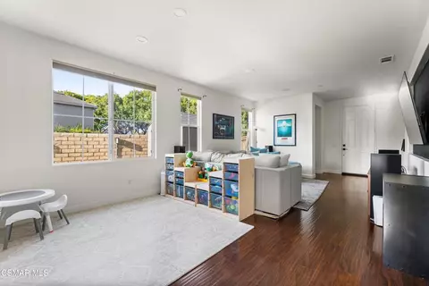Other - 957 Entrada Dr, Oxnard, CA 93030 photo 2 of 4