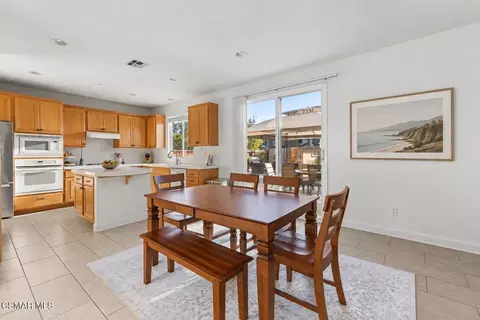 Dining - 957 Entrada Dr, Oxnard, CA 93030 photo 1 of 1