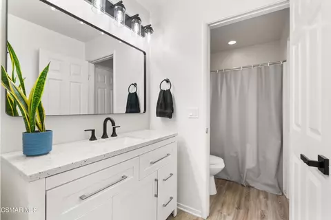 Bath - 957 Entrada Dr, Oxnard, CA 93030 photo 3 of 3