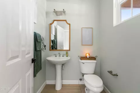 Bath - 957 Entrada Dr, Oxnard, CA 93030 photo 1 of 3