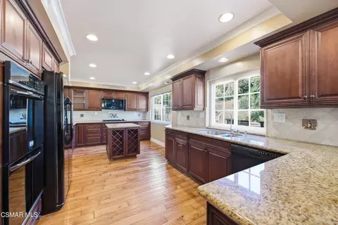 Kitchen - 3538 Monticello Ave, Simi Valley, CA 93063 photo 10 of 14