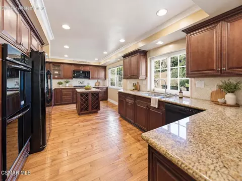 Kitchen - 3538 Monticello Ave, Simi Valley, CA 93063 photo 9 of 14