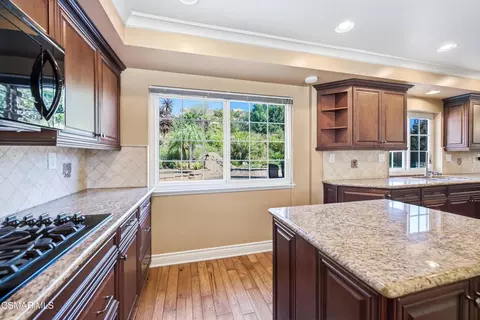 Kitchen - 3538 Monticello Ave, Simi Valley, CA 93063 photo 6 of 14