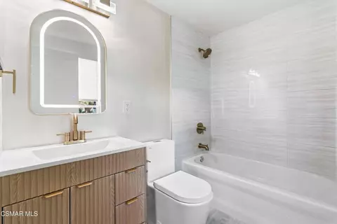 Bath - 2046 Denny St, Simi Valley, CA 93065 photo 2 of 3