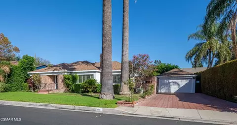 10129 Sarah St, Toluca Lake, CA 91602