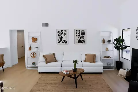 4261 Las Virgenes Rd #2, Calabasas, CA 91302