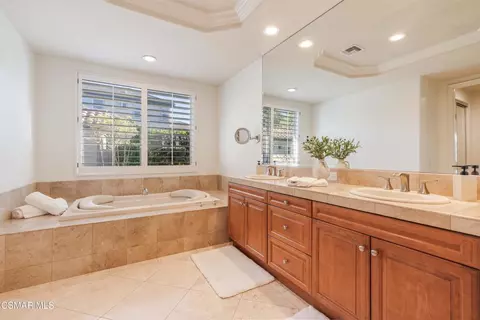 Bath - 658 Longbranch Rd, Simi Valley, CA 93065 photo 1 of 5