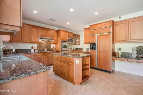 Kitchen - 658 Longbranch Rd, Simi Valley, CA 93065 photo 6 of 7