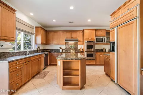 Kitchen - 658 Longbranch Rd, Simi Valley, CA 93065 photo 1 of 7