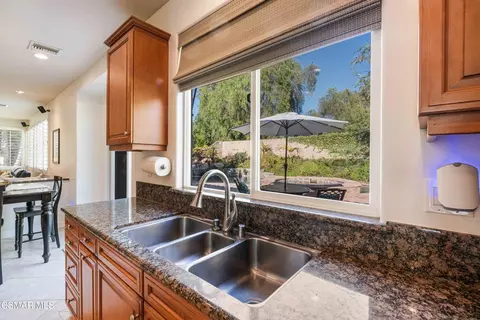 Kitchen - 658 Longbranch Rd, Simi Valley, CA 93065 photo 5 of 7