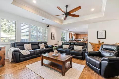 Living - 658 Longbranch Rd, Simi Valley, CA 93065 photo 3 of 5