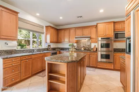 Kitchen - 658 Longbranch Rd, Simi Valley, CA 93065 photo 2 of 7