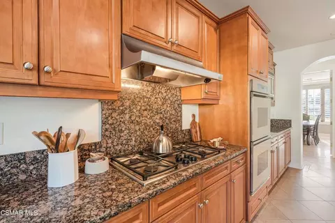 Kitchen - 658 Longbranch Rd, Simi Valley, CA 93065 photo 4 of 7