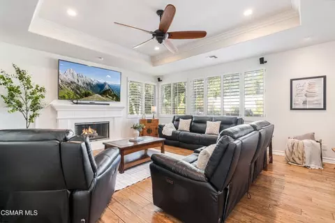 Living - 658 Longbranch Rd, Simi Valley, CA 93065 photo 4 of 5