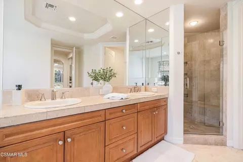 Bath - 658 Longbranch Rd, Simi Valley, CA 93065 photo 2 of 5